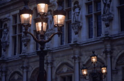 黄色路灯写真,黄灯映照下的城市夜晚风景