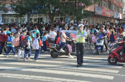 交警小姐姐辽阳,守护平安的微笑天使