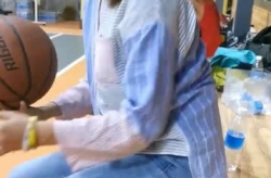 小姐姐手腕扭伤,小姐姐的康复之路