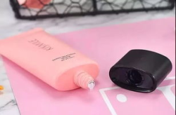 小姐姐用隔离霜的图片,小姐姐的护肤秘籍